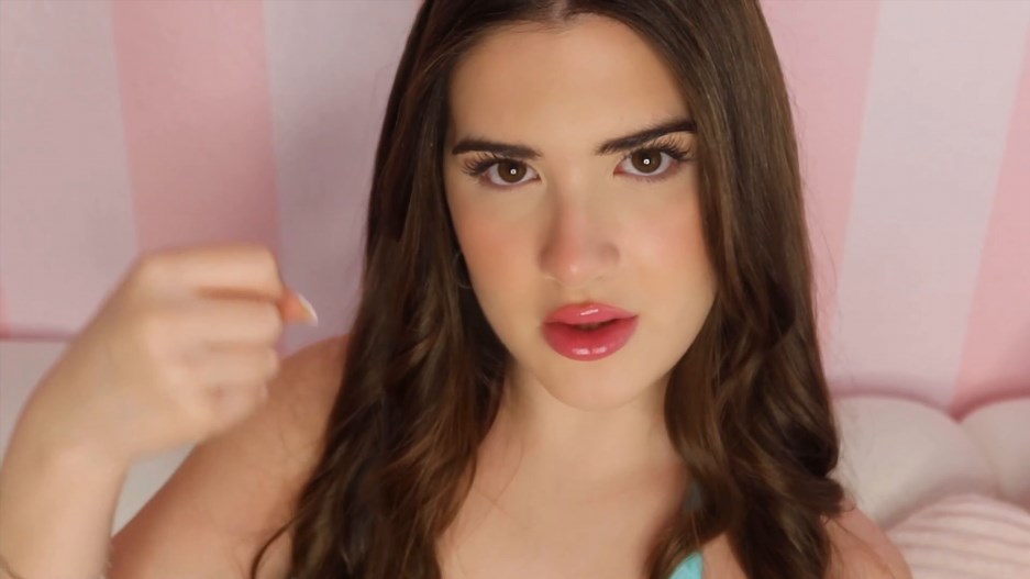 Princess Claretta – Fuck Your Hand To My Face